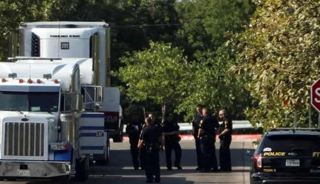 Migrantes quedan atrapados dentro de camión, ¡con 18 MUERTOS!