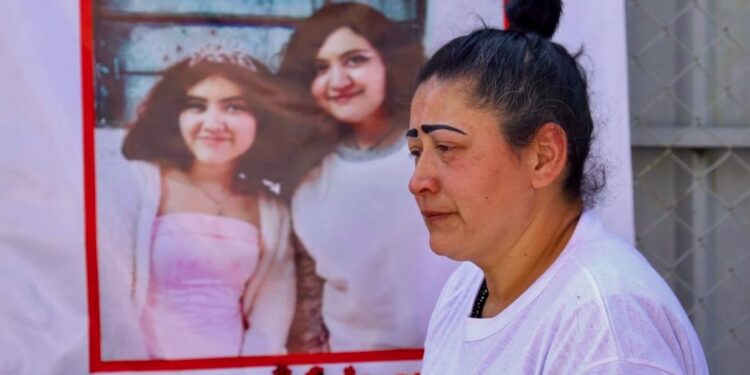 Reconocen como víctima a mamá de chicas que murieron al caer a coladera