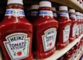 “Heinz” busca regalar barco a sujeto que sobrevivió a un naufragio comiendo catsup