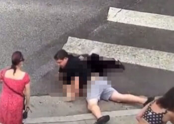 Video. ¡HÉROE somete a LADRÓN que golpeó y robó a una indefensa ancianita!