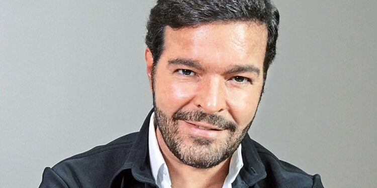 Pablo Montero es buscado por la INTERPOL, se le acusa de ABUSO SEXUAL