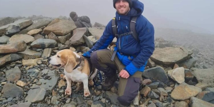 Juntos hasta el fin: hombre y su perrito MUEREN juntos al caer de barranco