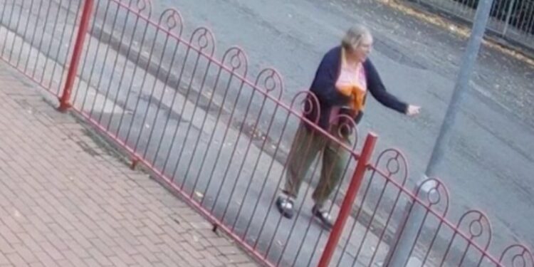 Mujer causa MUERTE de ciclista; la insultó y provocó que la ATROPELLARAN