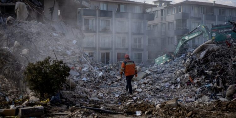 MIEDO «sacude» a TURQUÍA otra vez: se registra sismo de 6.4
