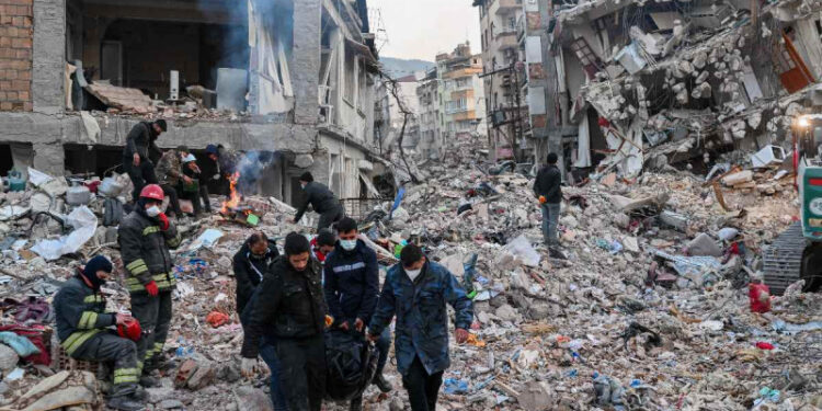 Videos. Otra vez el TERROR sacude a Turquía: nuevo sismo de 5.6 deja 1 MUERTO y heridos