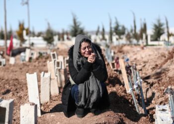 Turquía entre las sombras: suman más de 41 MUERTOS tras terremoto
