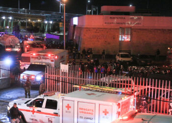 Reportan 40 MUERTOS en infernal INCENDIO en el INM de Chihuahua