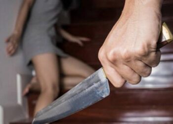 Salvaje apuñala 8 veces a su esposa porque le reclamó su «borrachera»