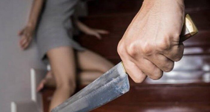 Salvaje apuñala 8 veces a su esposa porque le reclamó su «borrachera»
