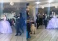 Video. Chambelanes “plantan” a quinceañera, pero MAMÁ salva el vals y baila con ella