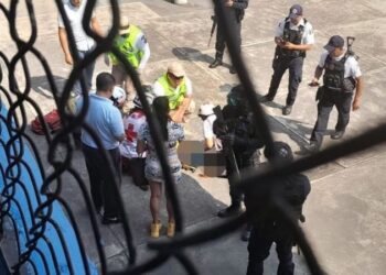 NIÑO se lanza de 2do piso en su escuela; le dijeron “no deberías de existir”