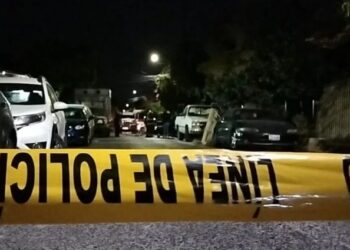 Desquiciado toma de rehén a su familia y amenaza con explotar su casa