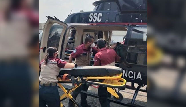 Jovencito se TRITURA el brazo al manipular MOLINO de carne
