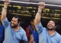Video. ¡Julión Álvarez se avienta «palomazo» en camión y las redes lo adoraron!