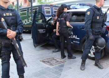 Ojo por ojo: padres ACUCHILLAN a MENOR en el juzgado por matar a su hijo