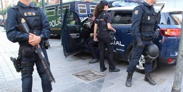 Ojo por ojo: padres ACUCHILLAN a MENOR en el juzgado por matar a su hijo