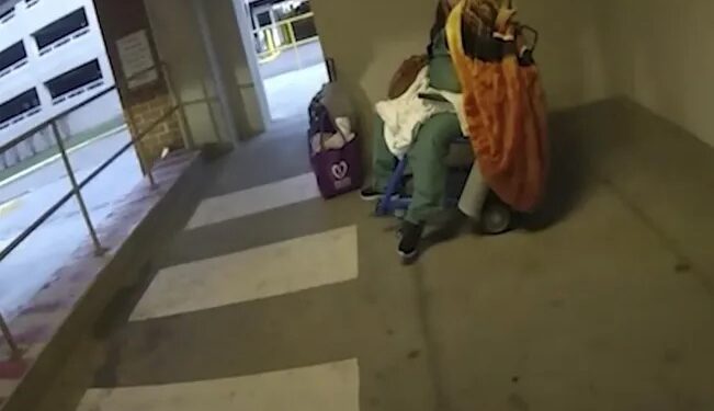 «No me siento bien»: hospital «corre» a paciente, se niega a irse, la arrestan y MUERE