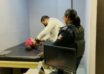 Rescatan a BEBITA de 1 año que caminaba solita en calles de Escobedo