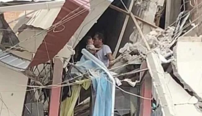 Video. Cuando todo cae, menos el amor: papá y bebé sobreviven a terremoto