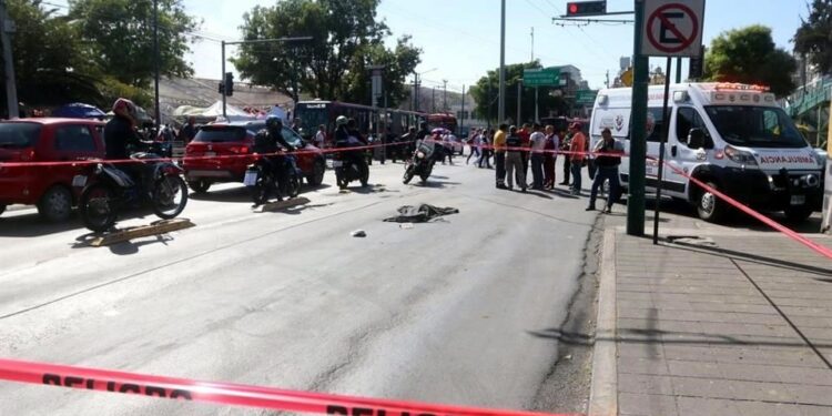 «Aventón» al cielo: peregrino iba a la Basílica, cae de camioneta y muere en CDMX