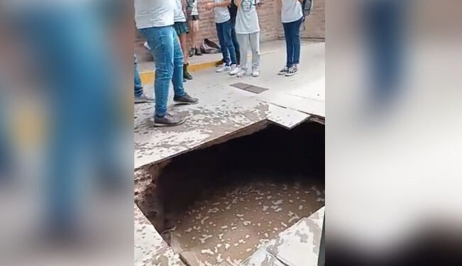 Video. Caen 5 adolescentes a agua con heces fecales al colapsar piso de escuela
