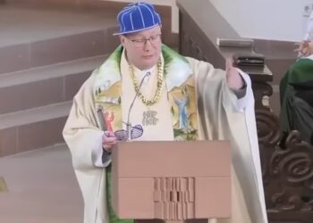 Video. Misa con mucho “flow”: sacerdote rapero se vuelve viral en redes