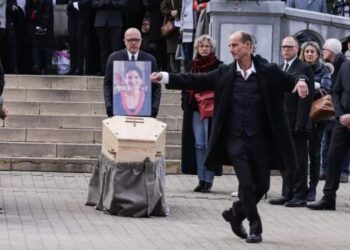 Video. ¡Una última canción!, despide con un baile a su esposa asesinada