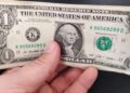 “Por favor, dame un dólar”: ancianito pide ir a la cárcel por robar un billete