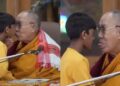 Video. Dalai Lama se disculpa por pedir a un niño “chupar” su lengua
