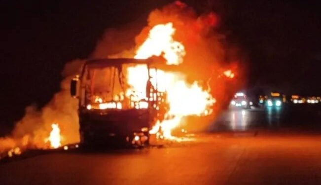 Horror en autobús: se desata infierno en la unidad con 36 pasajeros dentro