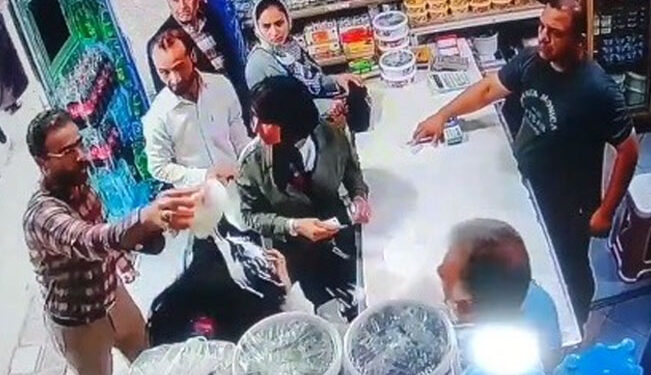 Sujeto ATACA a 2 mujeres en Irán por no llevar HIYAB y ¡terminan ARRESTADAS!