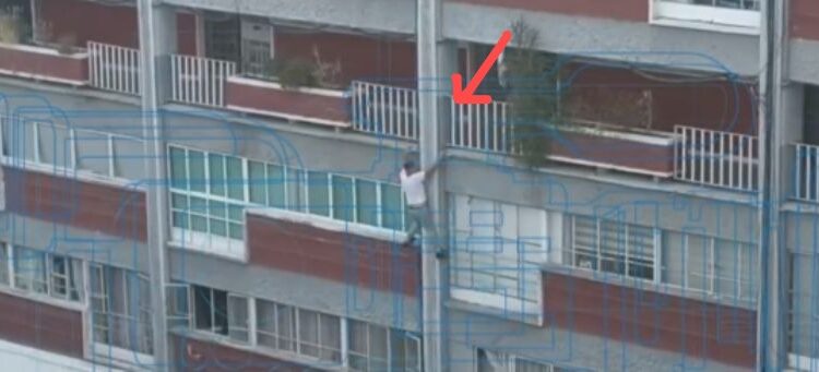 Video. ¡Terrible!, borracho se creía “spiderman”, cae y muere incrustado en una reja