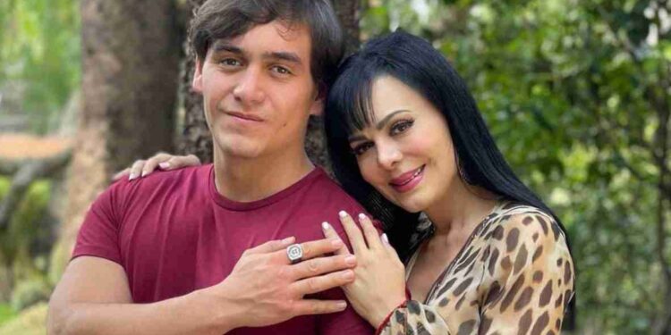 Maribel Guardia demandaría a funeraria, ¡por tomar fotos del cadáver de Julián!