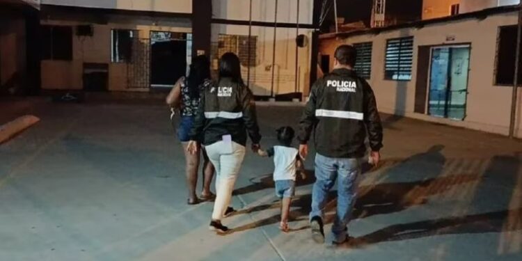 Mujer pone en venta a su NIÑA por 400 dólares porque “necesitaba el dinero”