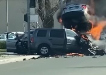 Niño roba auto y causa desgracia: mata a mujer y deja 10 heridos