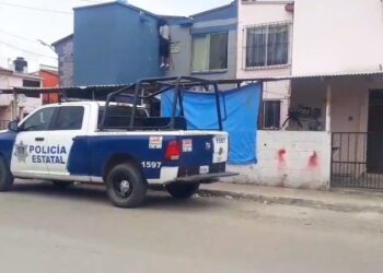 «Colgó los tenis»: sujeto acaba con su vida en el techo de una casa en Madero