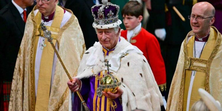 «¡Dios salve al rey!»: coronan a Carlos III, es el rey de Reino Unido