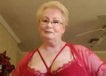 Mujer de 70 años se convierte en estrella de OnlyFans para ayudar a su hijo enfermo