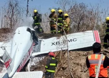 Video. ¡Terrible!, avioneta se ESTRELLA en Cholula, Puebla; hay 2 heridos