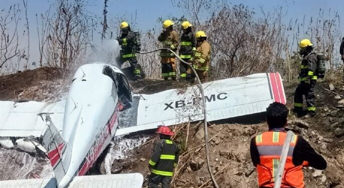 Video. ¡Terrible!, avioneta se ESTRELLA en Cholula, Puebla; hay 2 heridos