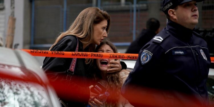 Horror en Belgrado: menor MATA a tiros a 8 compañeros y al guardia en escuela