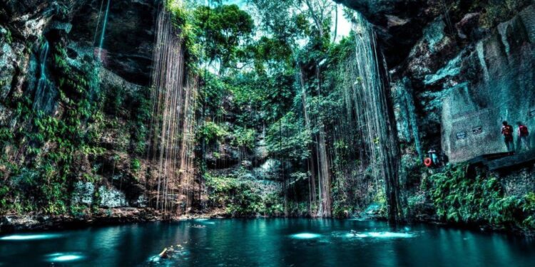 ¡Aguas!, turistas contraen extraña enfermedad tras visitar cenotes de Yucatán