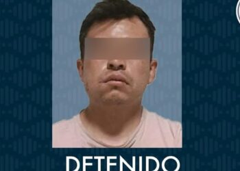 Discusión termina en feminicidio: mata a su novia arrojándola de 2do piso