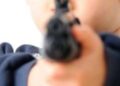 Niño de 4 años encuentra PISTOLA y dispara a su HERMANITO bebé