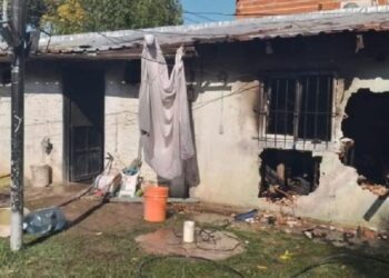 Hermanitos de 1 y 2 años MUEREN «abrazaditos» en infernal INCENDIO de su casa