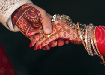 Prefiere morir antes que casarse a la fuerza: toma veneno en su boda y fallece