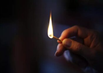 Pirómano INCENDIA una escuela con NIÑOS tomando clases en Saltillo
