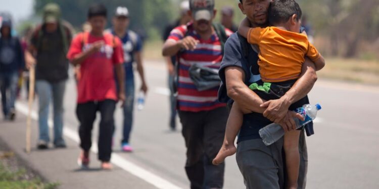 Asegura AMLO a migrantes visas temporales para trabajar en Obras Públicas