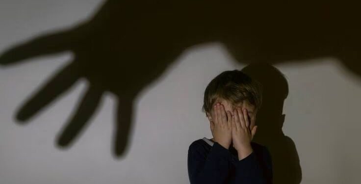 «Era nuestro secreto»: niño abusado sexualmente por maestras del kínder