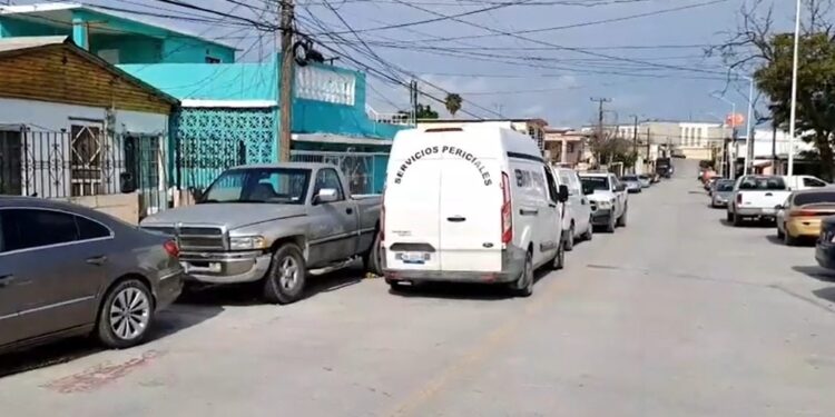 ¡Qué horror!, halla cadáver ensangrentado en su patio en Reynosa